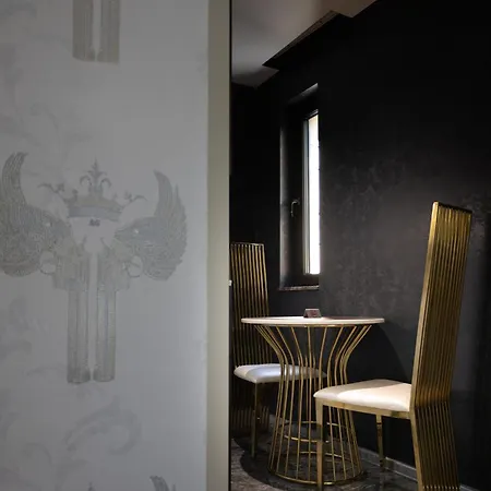 The Hidden Bank: Silver Bullet Апартамент *