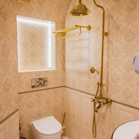 The Hidden Bank: Silver Bullet Апартамент *