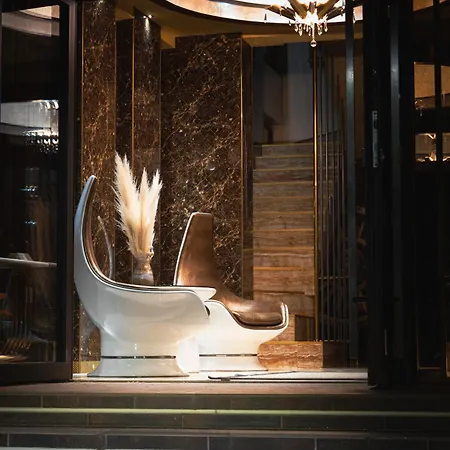 The Hidden Bank: Silver Bullet شقة