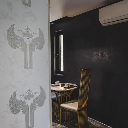 Apartment The Hidden Bank: Silver Bullet *